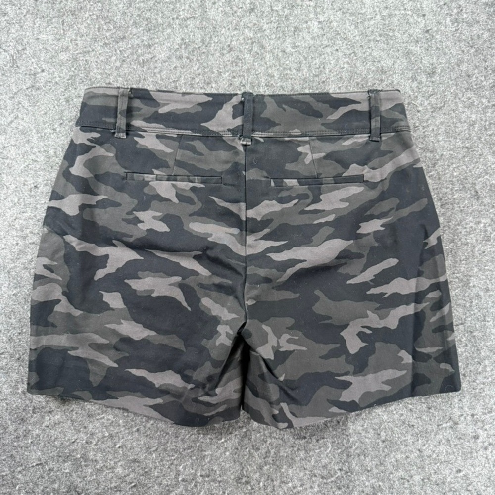 Isaac Mizrahi NY Camouflage Print Shorts Size 4 Casual Everyday - Picture 3 of 8